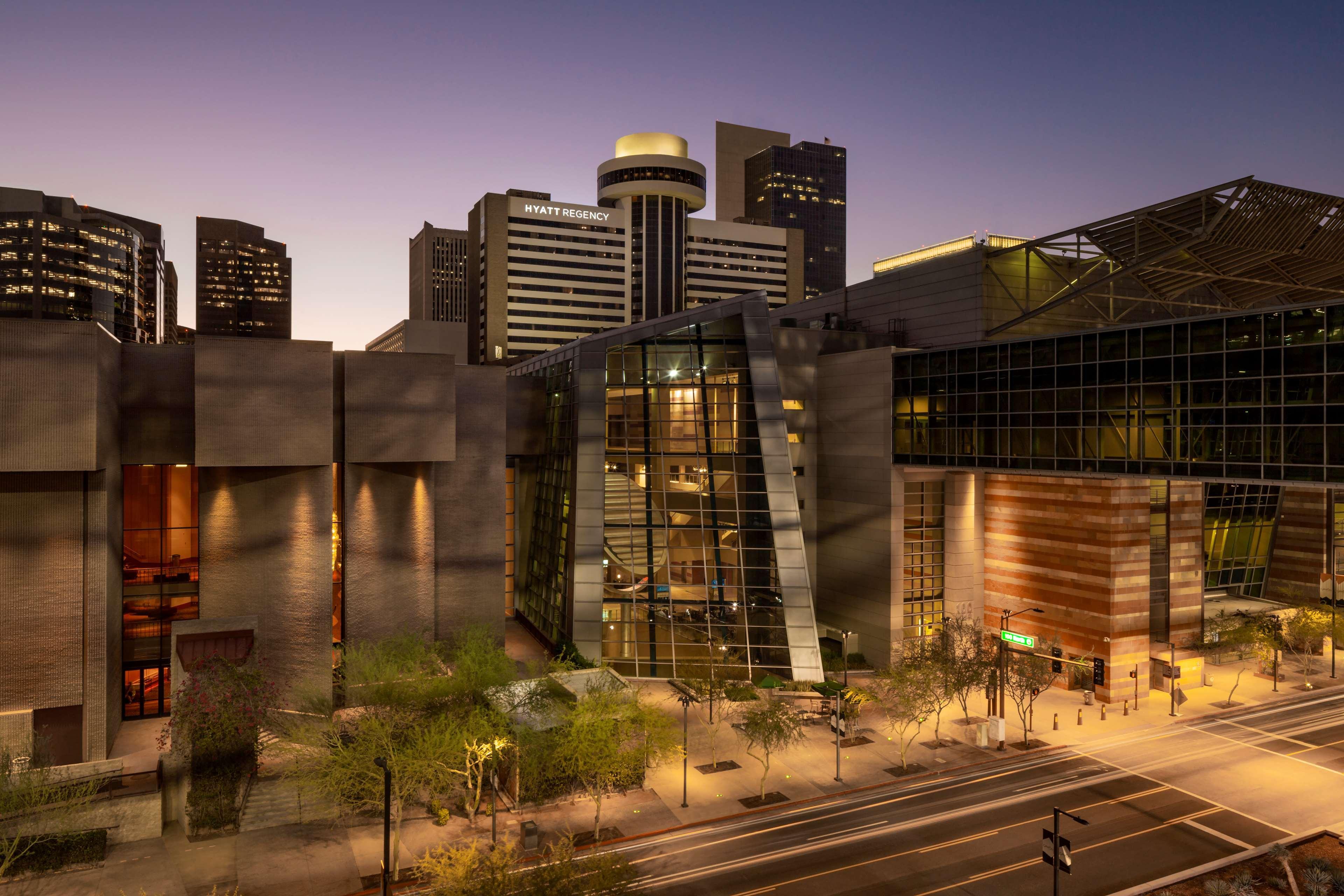 Hyatt Regency Phoenix Downtown - No Destination Fees Extérieur photo